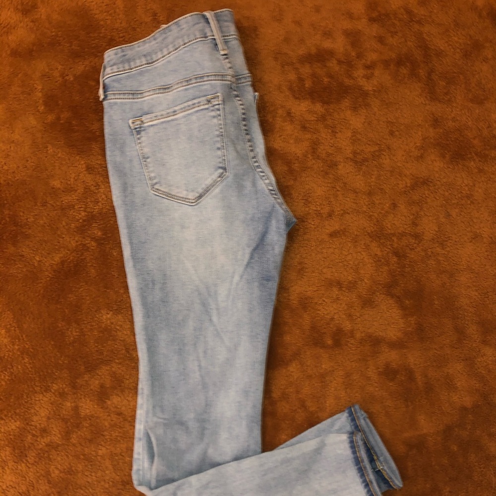 High Rise Light Wash Ripped Jean - Picture 3 of 4